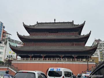 宜宾，僰人悬棺，牌坊，东汉古墓，唐代大佛via Weibo宜宾，僰人悬棺，牌坊，东汉古墓，唐代大佛via Weibo