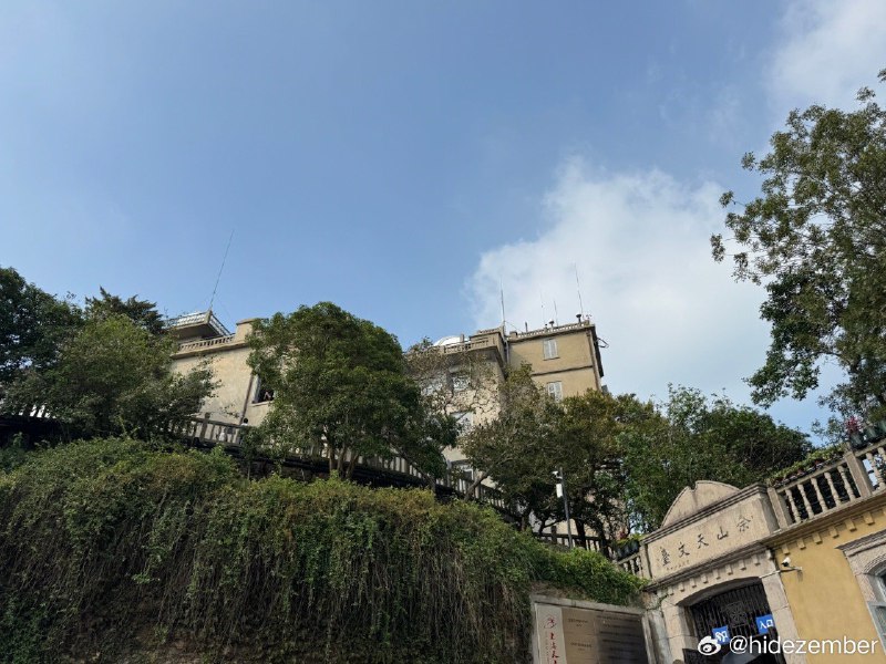 秋游佘山via Weibo秋游佘山via Weibo