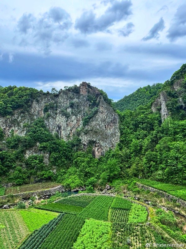 山路五公里，在家瘫一天，运动量还是不行…via Weibo山路五公里，在家瘫一天，运动量还是不行…via Weibo