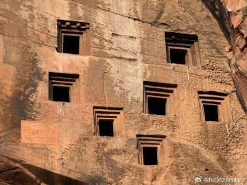 这个崖墓上的图案真的非常震撼，昨天做梦都在看墓[苦涩]via Weibo这个崖墓上的图案真的非常震撼，昨天做梦都在看墓[苦涩]via Weibo