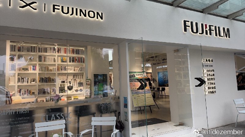 大学路开了一家富士主题店，富士的胶片机好好看😻via Weibo