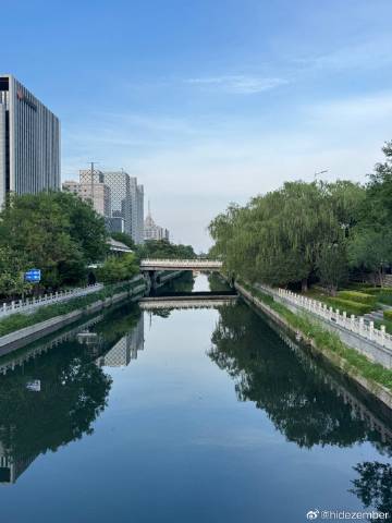 北京的天可真好啊via Weibo