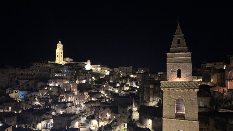 #log马泰拉的特色是洞穴民居，在山岩壁上凿洞，生活在其中，有点像中国北方的窑洞，不过看起来也并没有什么冬暖夏凉的效果