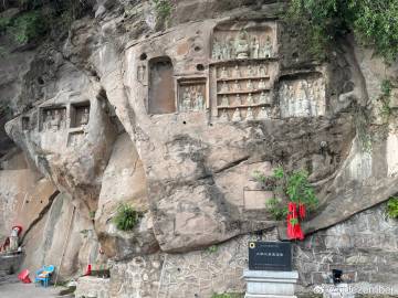 宜宾，僰人悬棺，牌坊，东汉古墓，唐代大佛via Weibo宜宾，僰人悬棺，牌坊，东汉古墓，唐代大佛via Weibo