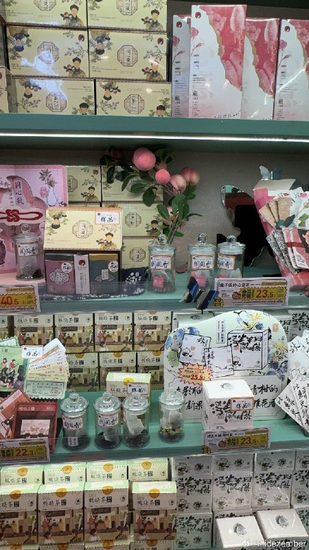 长沙机场的茶颜悦色，喝的不知冬感觉一般via Weibo长沙机场的茶颜悦色，喝的不知冬感觉一般via Weibo