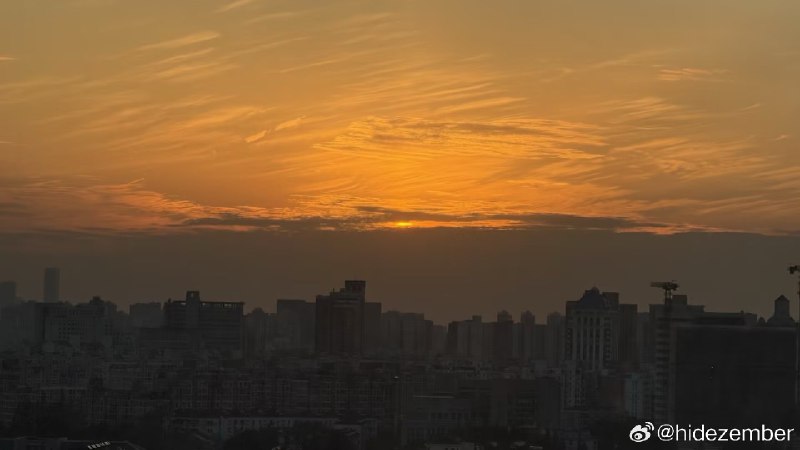 夕阳西下，打工人在16楼via Weibo